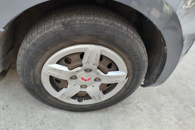 Used Wuling Hongguang 2013 1.5L Base Version Right Front Wheel Hub