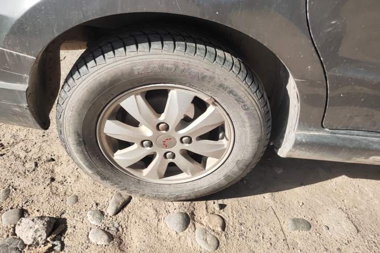 Used Wuling Hongguang 2013 1.5L S Comfort Model Right Rear Wheel Hub