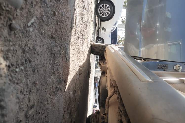 Used Wuling Hongguang 2013 1.5L S Comfort Model Right Side Sill
