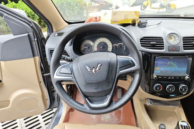 Used Wuling Hongguang 2013 1.5L S Comfort Model Steering Wheel
