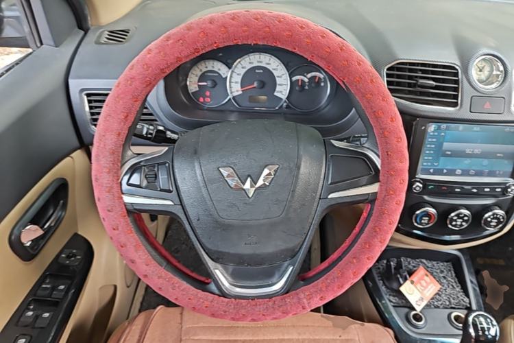 Used Wuling Hongguang 2013 1.5L S Luxury Model Steering Wheel