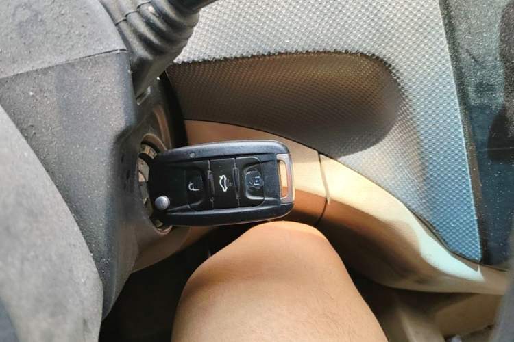 Used Wuling Hongguang 2013 1.2L S Comfort Model China IV Standard Vehicle Key