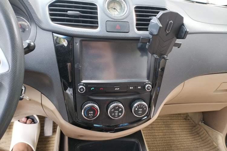 Used Wuling Hongguang 2013 1.5L S Luxury Model Audio And AC Panel