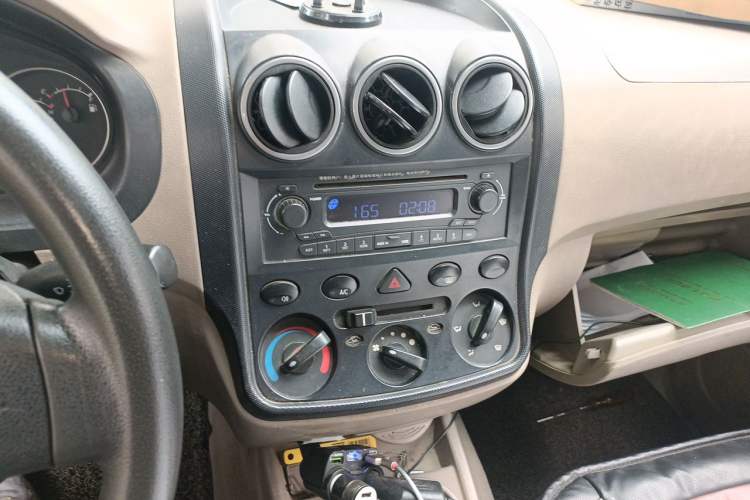 Used Wuling Hongguang 2013 1.2L S Comfort Model China IV Standard Audio And AC Panel