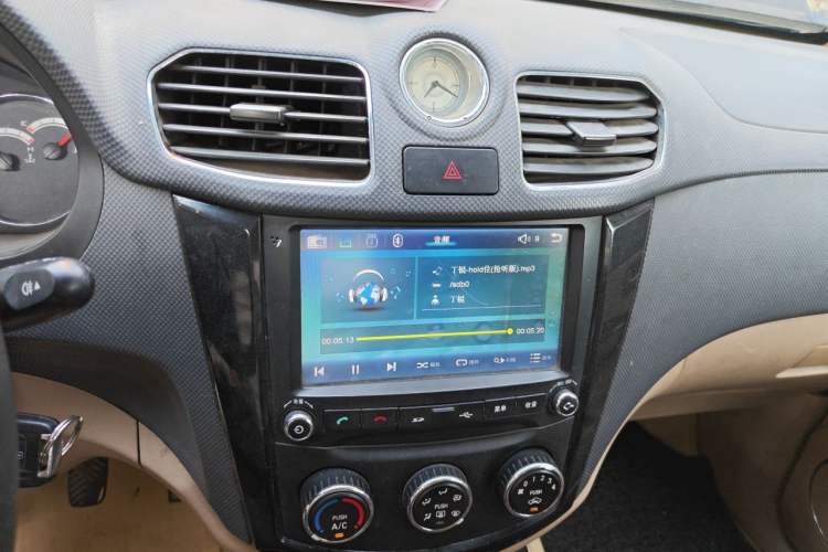 Used Wuling Hongguang 2013 1.5L S Luxury Model Audio And AC Panel