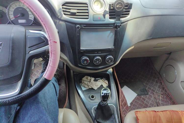 Used Wuling Hongguang 2013 1.5L S Luxury Model Audio And AC Panel