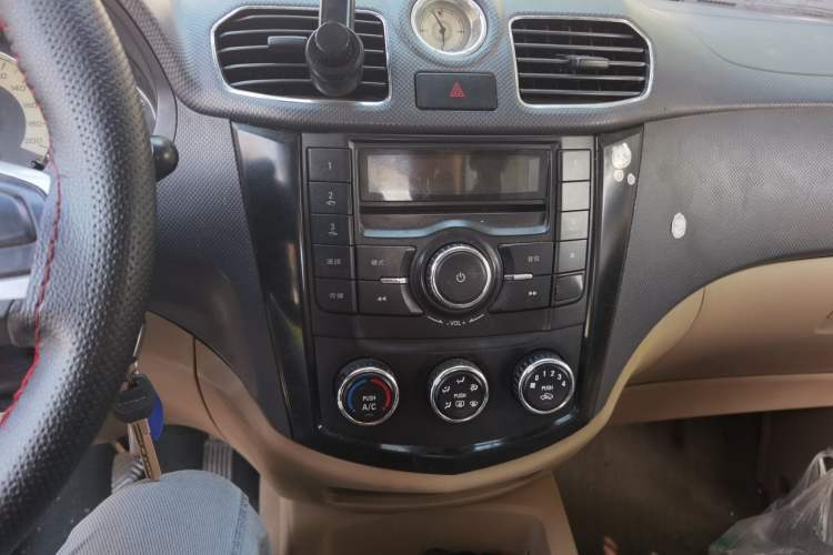 Used Wuling Hongguang 2013 1.5L S Comfort Model Audio And AC Panel