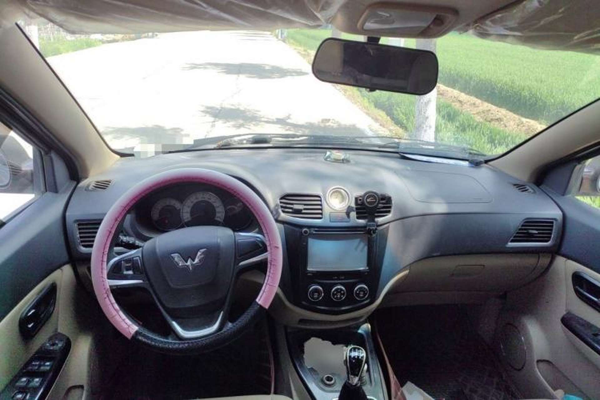 Used Wuling Hongguang 2013 1.5L S Luxury Model Center Console