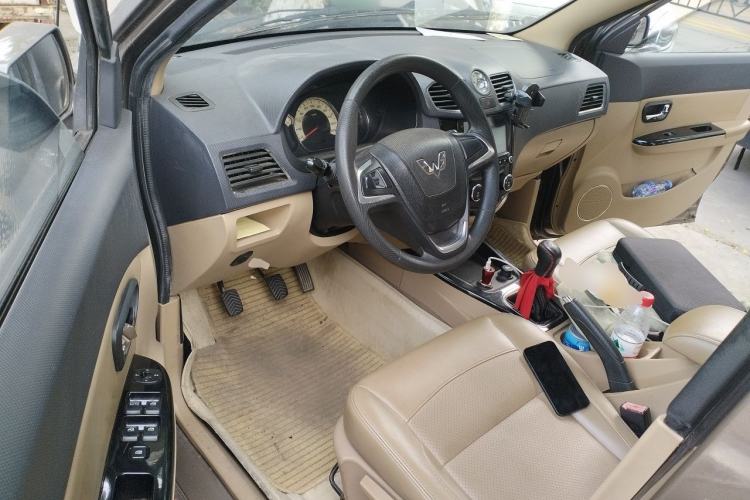 Used Wuling Hongguang 2013 1.5L S Luxury Model Driver Seat