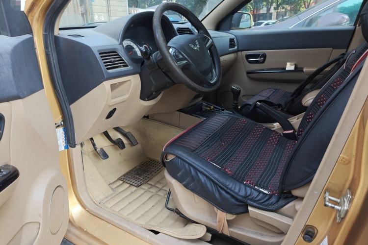 Used Wuling Hongguang 2013 1.5L S Luxury Model Driver Seat