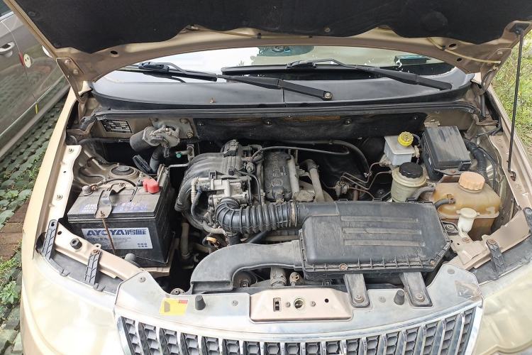 Used Wuling Hongguang 2013 1.2L S Comfort Model China IV Standard Engine Bay