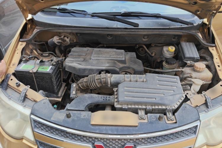 Used Wuling Hongguang 2013 1.5L S Luxury Model Engine Bay