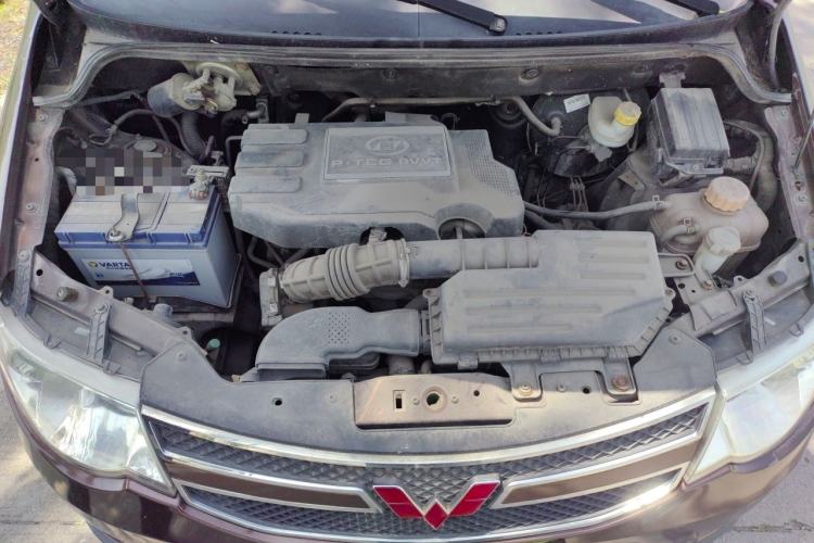 Used Wuling Hongguang 2013 1.5L S Luxury Model Engine Bay