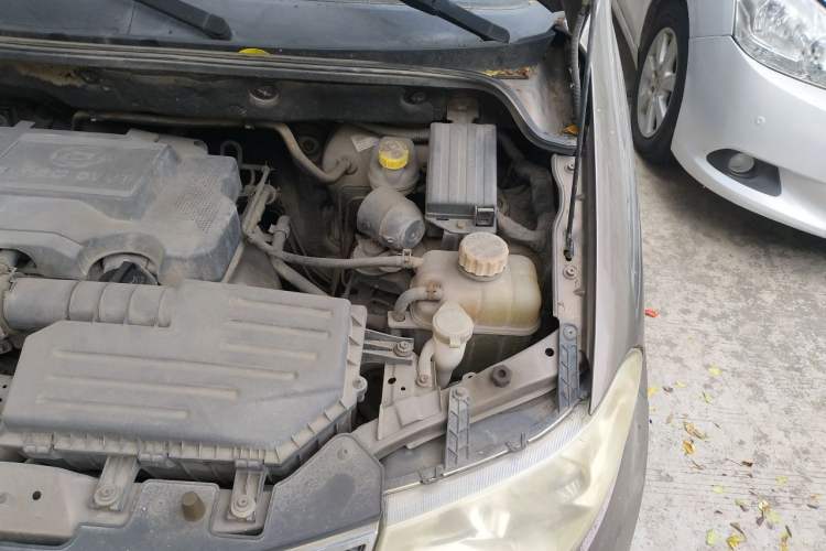 Used Wuling Hongguang 2013 1.5L S Luxury Model Engine Bay Left