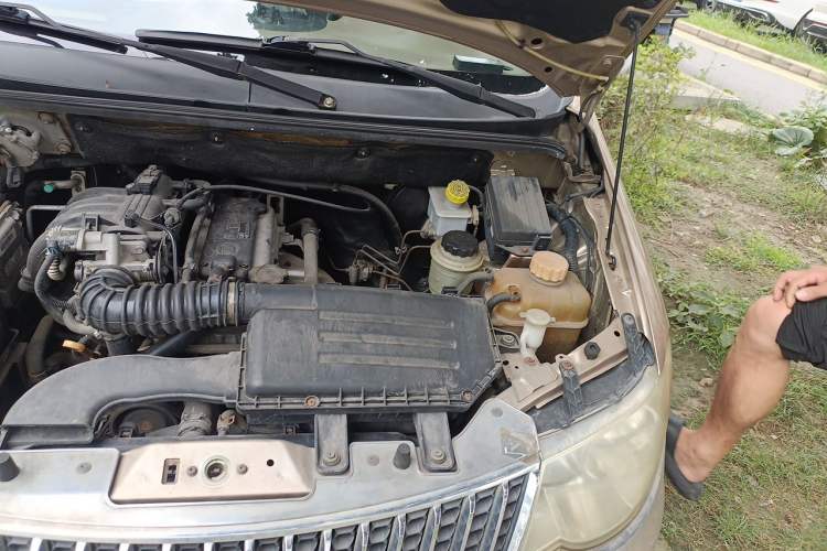 Used Wuling Hongguang 2013 1.2L S Comfort Model China IV Standard Engine Bay Left