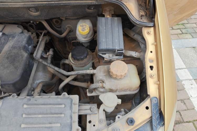 Used Wuling Hongguang 2013 1.5L S Luxury Model Engine Bay Left