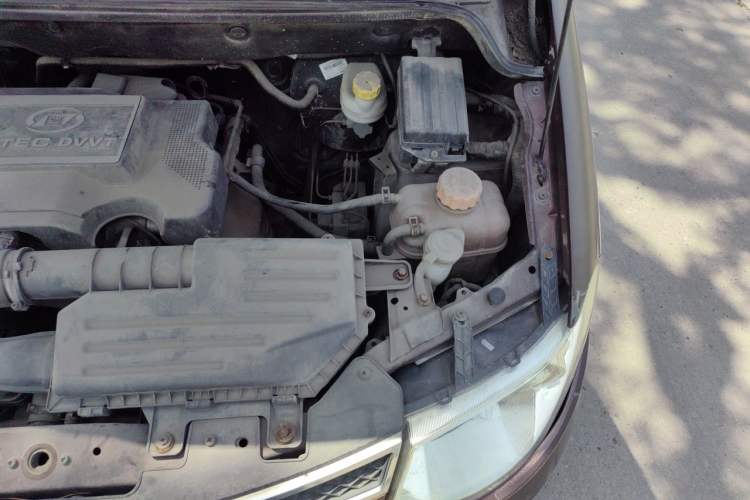 Used Wuling Hongguang 2013 1.5L S Luxury Model Engine Bay Left