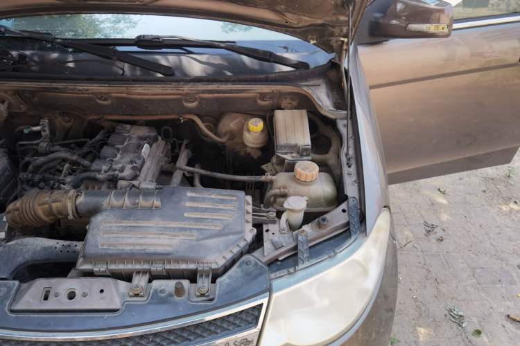 Used Wuling Hongguang 2013 1.5L S Comfort Model Engine Bay Left