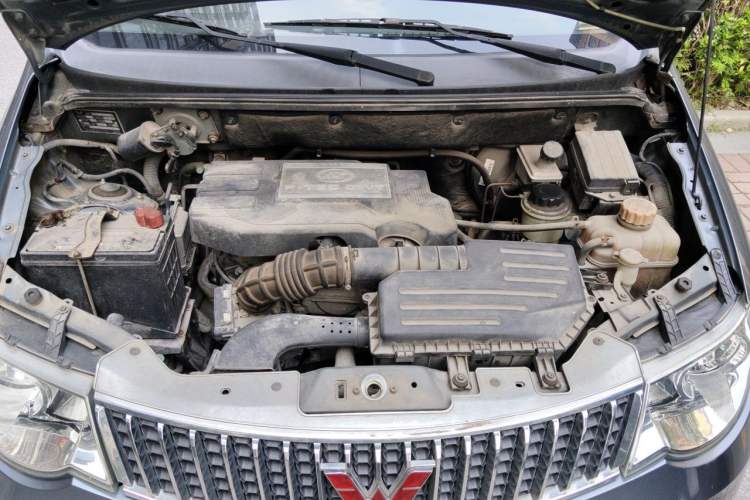 Used Wuling Hongguang 2013 1.5L Luxury Model Engine Bay