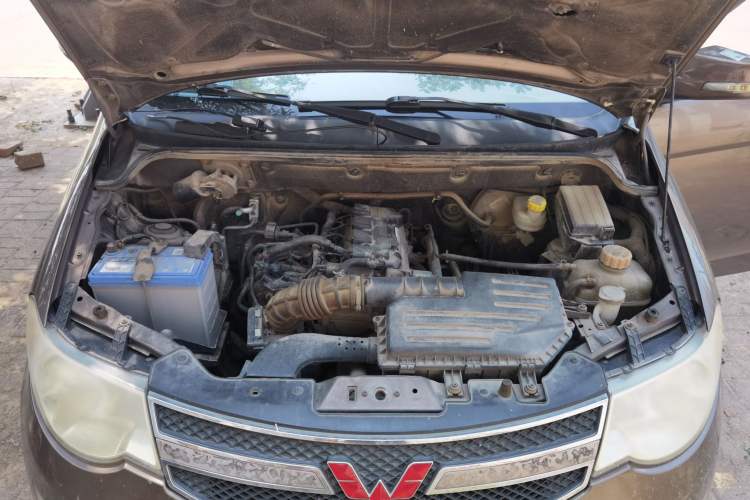 Used Wuling Hongguang 2013 1.5L S Comfort Model Engine Bay