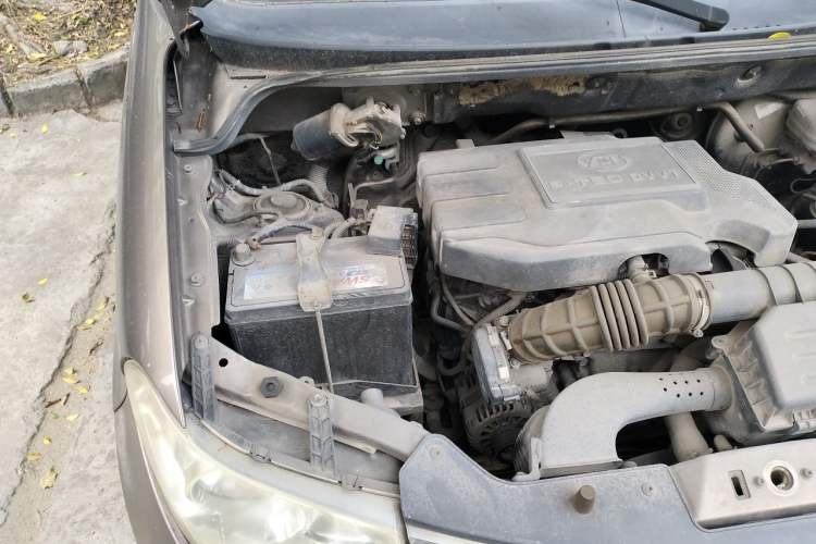 Used Wuling Hongguang 2013 1.5L S Luxury Model Engine Bay Right