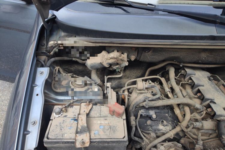 Used Wuling Hongguang 2013 1.5L Base Version Engine Bay Right