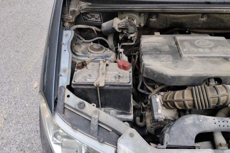 Used Wuling Hongguang 2013 1.5L Luxury Model Engine Bay Right