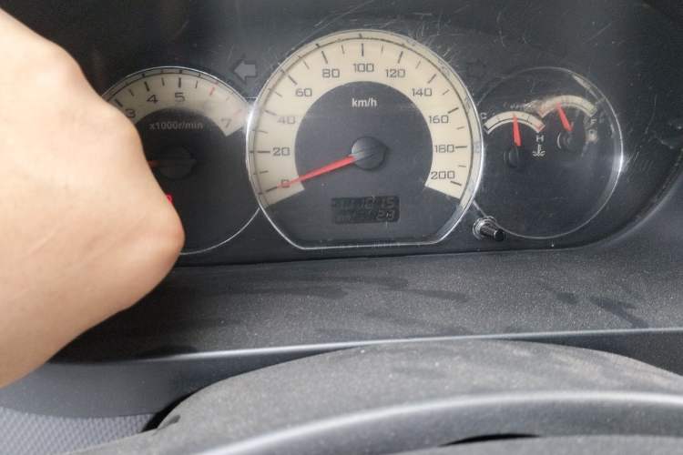 Used Wuling Hongguang 2013 1.5L S Luxury Model Odometer Close Up