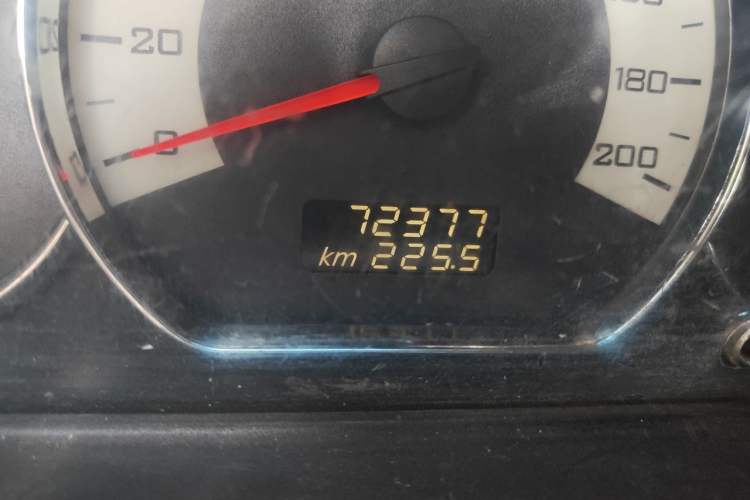 Used Wuling Hongguang 2013 1.5L S Luxury Model Odometer Close Up