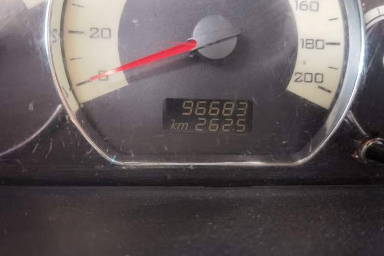 Used Wuling Hongguang 2013 1.5L S Comfort Model Odometer Close Up