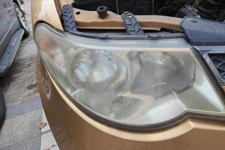 Used Wuling Hongguang 2013 1.5L S Luxury Model Right Front Headlight