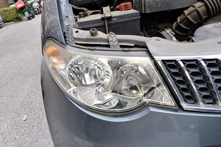 Used Wuling Hongguang 2013 1.5L Luxury Model Right Front Headlight
