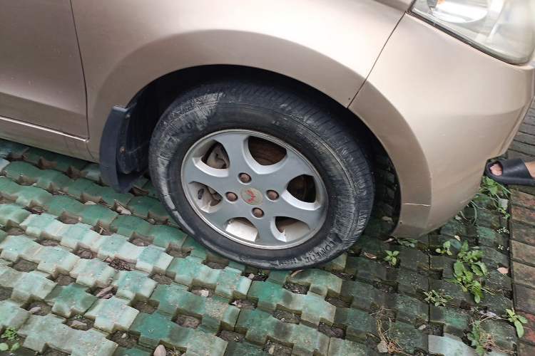 Used Wuling Hongguang 2013 1.2L S Comfort Model China IV Standard Right Front Wheel Hub