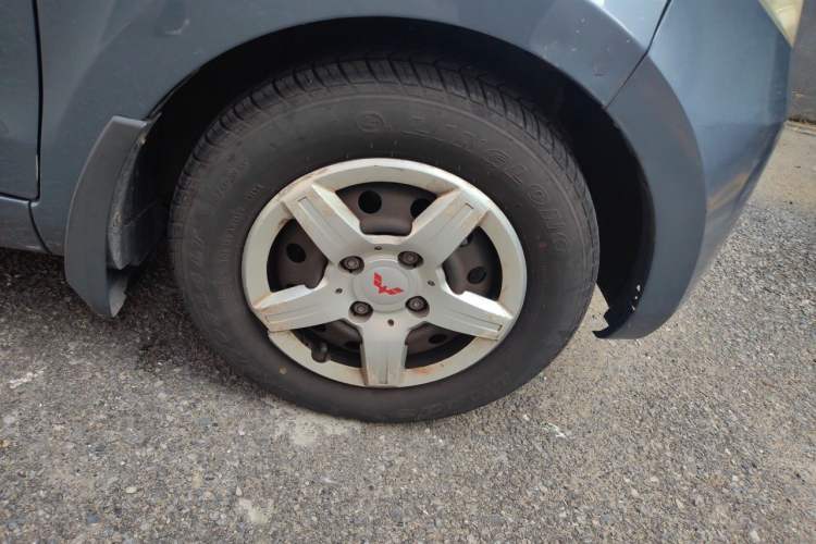 Used Wuling Hongguang 2013 1.5L Base Version Right Front Wheel Hub