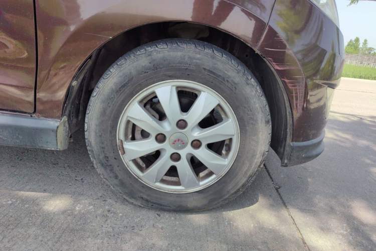 Used Wuling Hongguang 2013 1.5L S Luxury Model Right Front Wheel Hub
