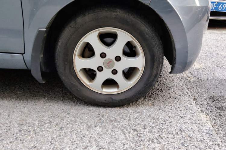 Used Wuling Hongguang 2013 1.5L Luxury Model Right Front Wheel Hub