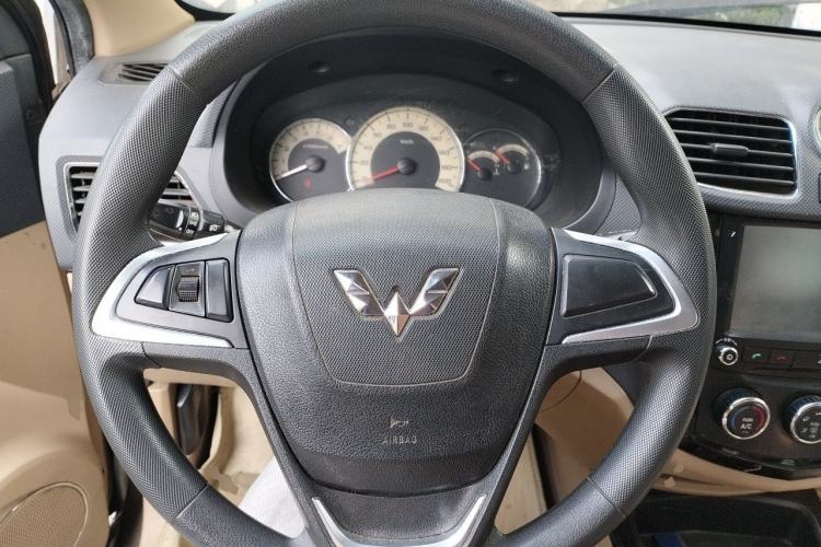 Used Wuling Hongguang 2013 1.5L S Luxury Model Steering Wheel