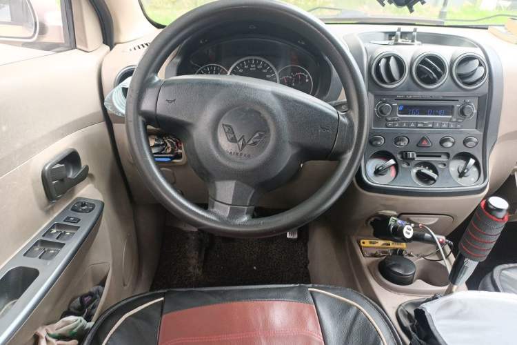 Used Wuling Hongguang 2013 1.2L S Comfort Model China IV Standard Steering Wheel