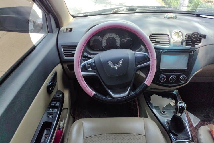 Used Wuling Hongguang 2013 1.5L S Luxury Model Steering Wheel