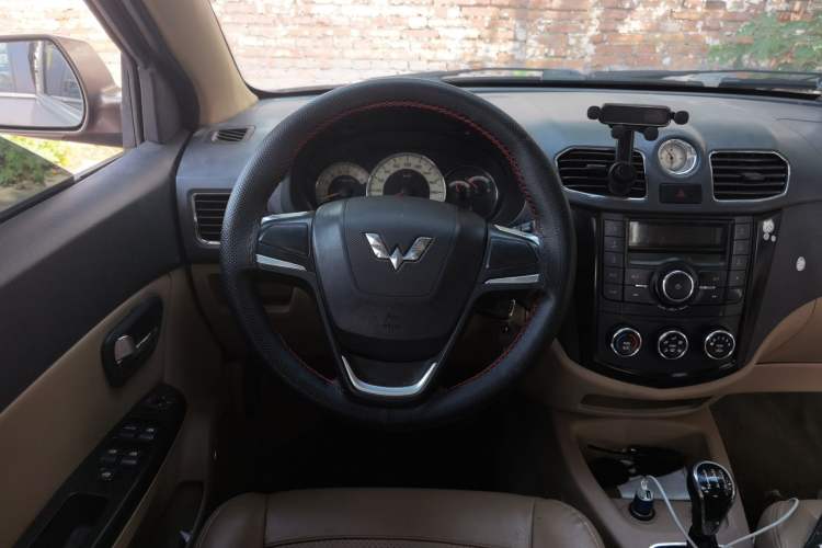 Used Wuling Hongguang 2013 1.5L S Comfort Model Steering Wheel