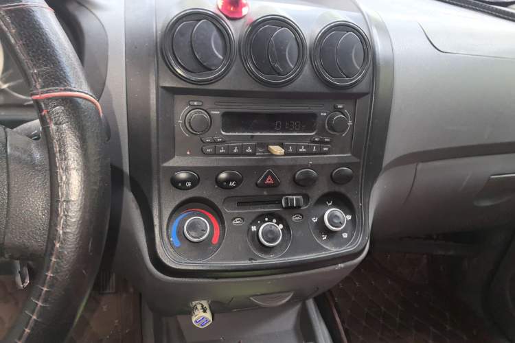 Used Wuling Hongguang 2013 1.5L Standard Version Audio And AC Panel