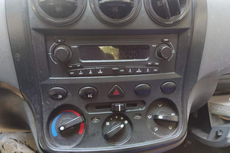 Used Wuling Hongguang 2013 1.5L Base Version Audio And AC Panel
