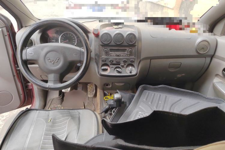 Used Wuling Hongguang 2013 1.5L Base Version Center Console