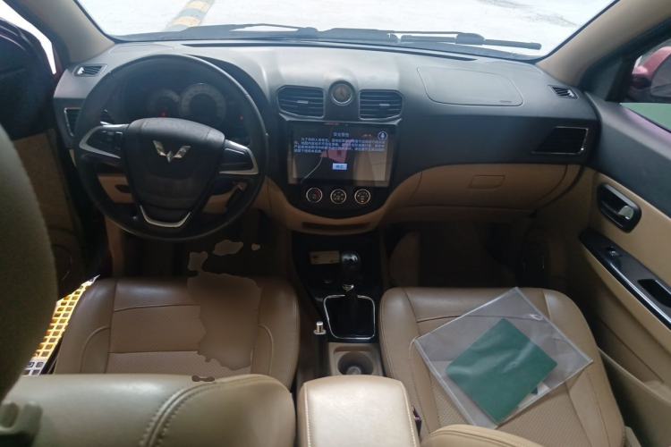 Used Wuling Hongguang 2013 1.5L S Luxury Model Center Console
