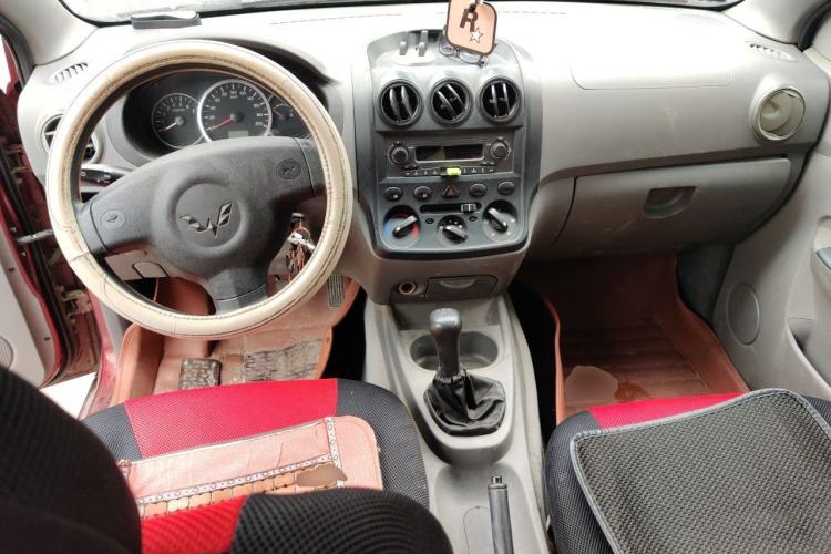 Used Wuling Hongguang 2013 1.5L Base Version Center Console