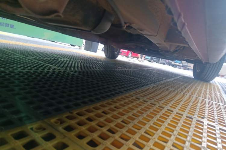 Used Wuling Hongguang 2013 1.5L S Luxury Model Chassis Rear Right