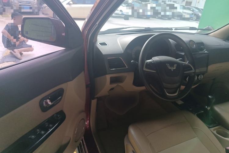 Used Wuling Hongguang 2013 1.5L S Luxury Model Driver Seat