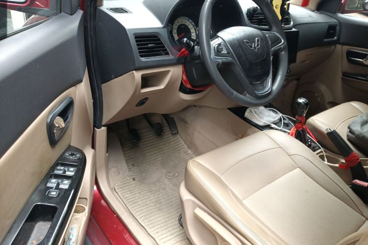 Used Wuling Hongguang 2013 1.5L S Luxury Model Driver Seat