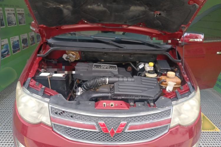 Used Wuling Hongguang 2013 1.5L S Luxury Model Engine Bay