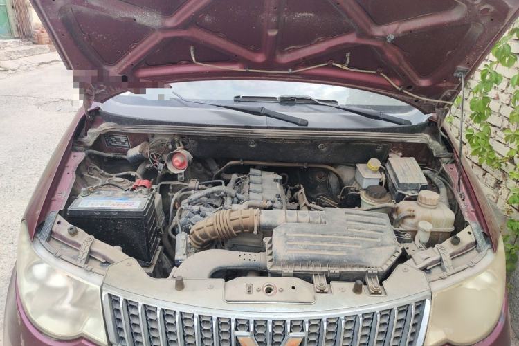 Used Wuling Hongguang 2013 1.5L Base Version Engine Bay